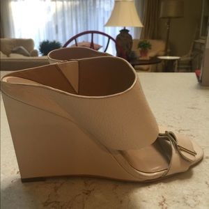 Ann Taylor Cream Helene Buckle Wedge 8